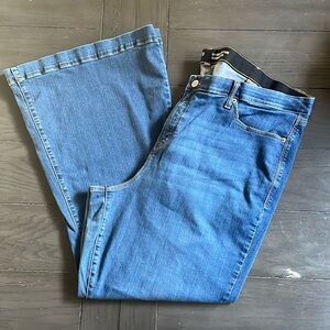 Torrid Sky High A-Line Flare Premium Stretch jeans 26T